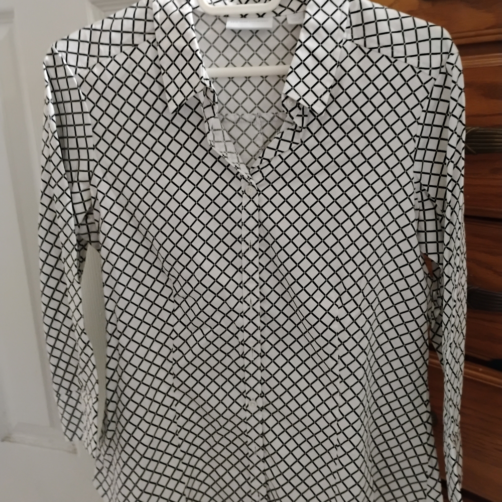 New York & Company Black and White Geometric Shirt